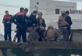 Adana’da dedikodu kavgası: Eski iş yerini tabancayla bastı, 4 kişiyi yaraladı