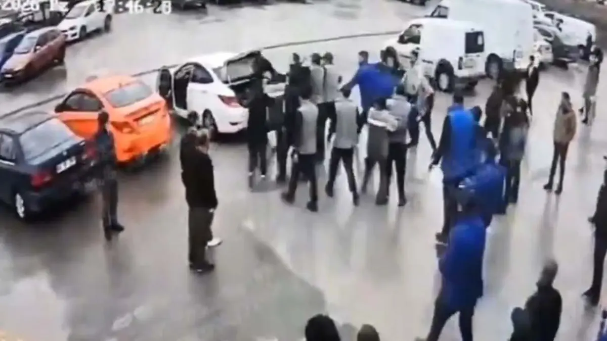 Ankara'da polis memurunu döverek öldüren 2 saldırgan tutuklandı haberinin görseli