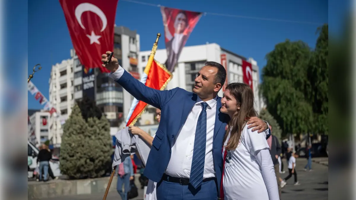 Bornova’dan gençlere altın destek haberinin görseli
