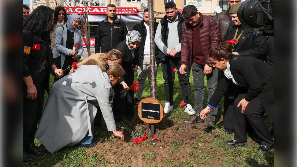 Buca’da 6 Şubat’ta kaybedilenler fidanlarla anıldı haberinin görseli