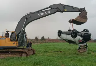 İzmir’de sel sularına kapılan otomobilden kaçan şüpheli aranıyor