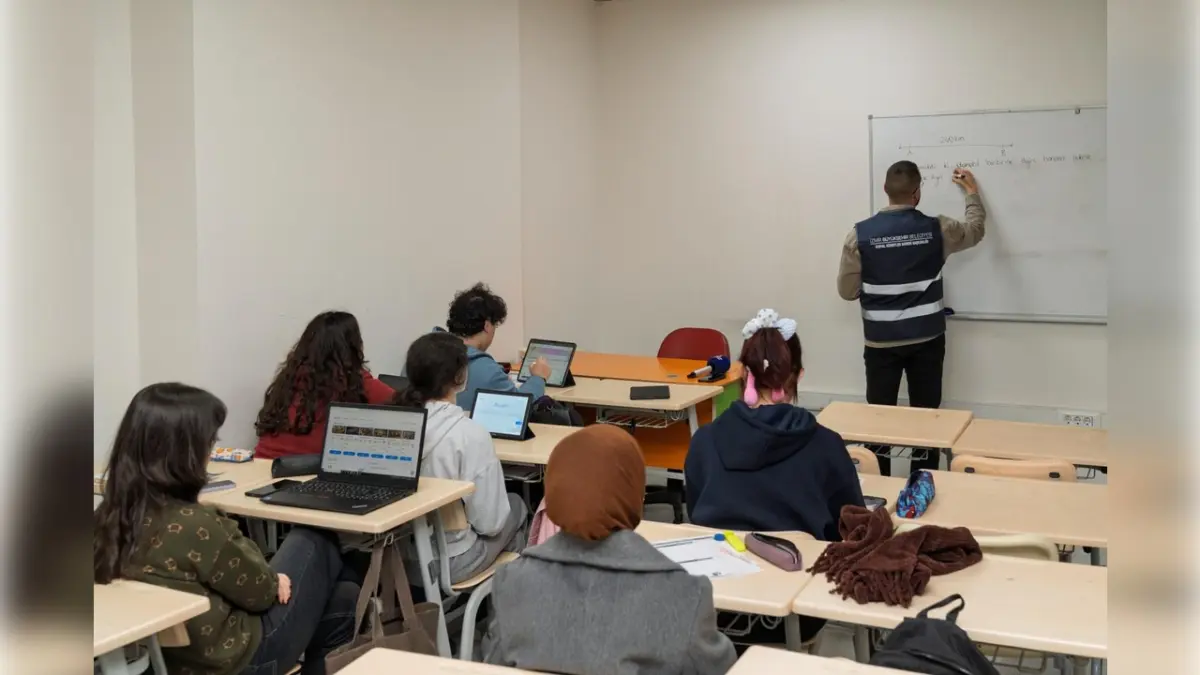 İzmirli öğrencilere yapay zeka destekli matematik haberinin görseli