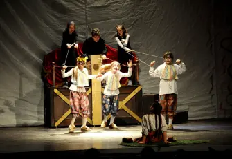 Karşıyaka Belediye Tiyatrosu’ndan iki yeni oyun