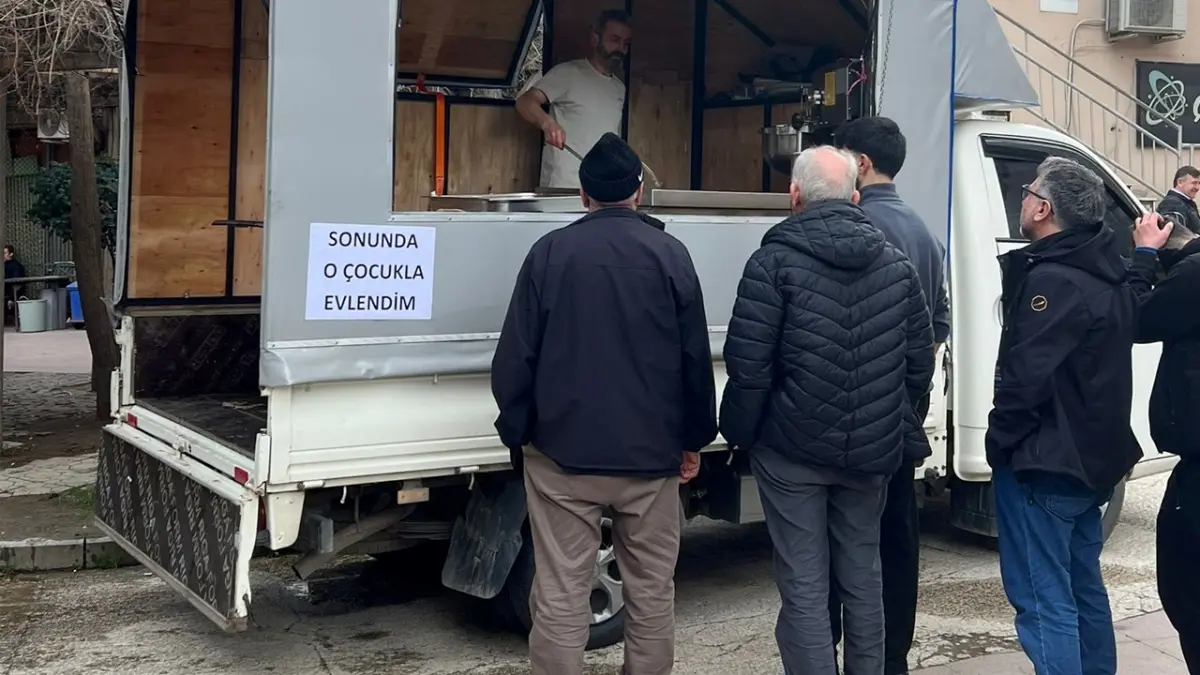 Sevdiği kişiyle evlendiği için lokma döktürdü haberinin görseli