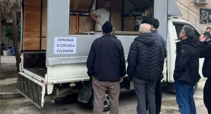 Sevdiği kişiyle evlendiği için lokma döktürdü