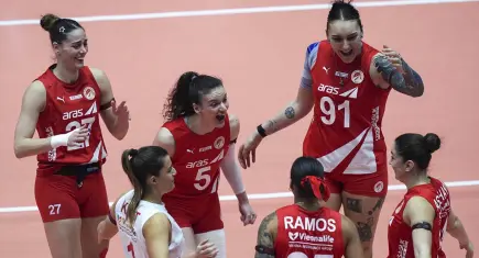 Sultanlar Ligi’nde nefes kesen maç: Aras Kargo’dan Eczacıbaşı karşısında tarihi zafer!