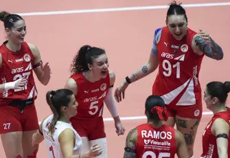 Sultanlar Ligi’nde nefes kesen maç: Aras Kargo’dan Eczacıbaşı karşısında tarihi zafer!