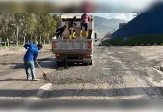 Aşırı yağış sonrası kapanan yollar kısa sürede ulaşıma açıldı