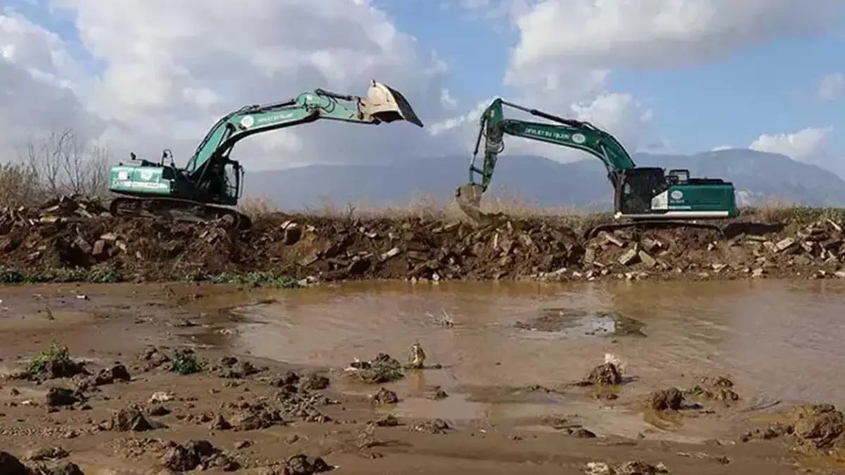 Irlamaz Çayı'nda taşkın sonrası çalışma haberinin görseli