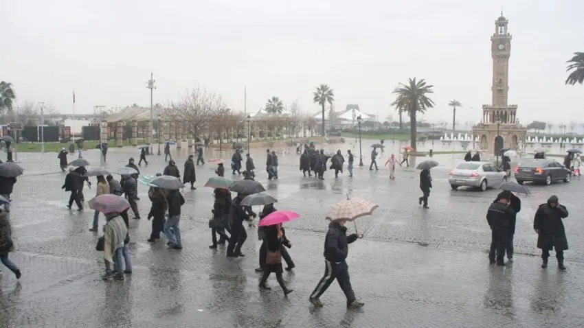 İzmir’de hafta boyunca sağanak etkili olacak: Bu 2 güne dikkat!