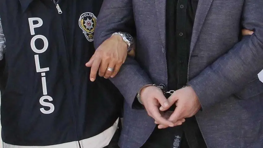 Kocaeli’de okulda dehşet: 24 öğrenciye tacizle suçlanan öğretmen tutuklandı! haberinin görseli