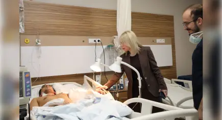 Otobüs kazasında kopan uzuvlar 10 saatlik operasyonla yeniden hayata tutundu