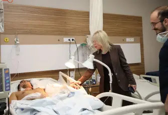 Otobüs kazasında kopan uzuvlar 10 saatlik operasyonla yeniden hayata tutundu