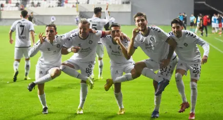 Altay iç sahada ayağa kalktı