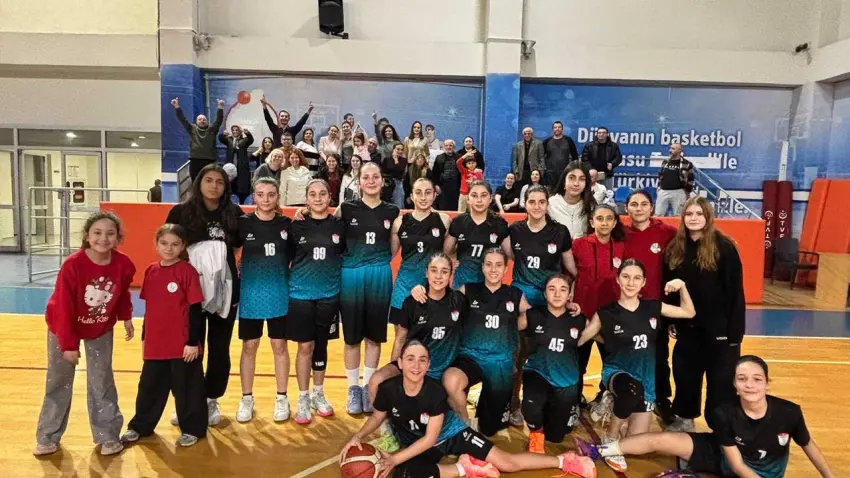 Bayraklı Belediyesi U14 Kız Basketbol Takımı İzmir’in en iyisi oldu
