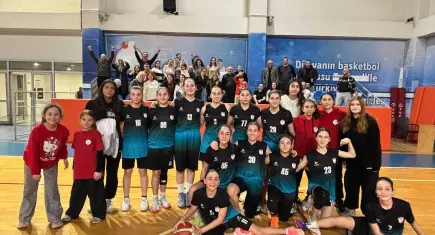 Bayraklı Belediyesi U14 Kız Basketbol Takımı İzmir’in en iyisi oldu