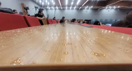 Büyükşehir Meclisine yağmur yağdı