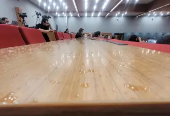 Büyükşehir Meclisine yağmur yağdı