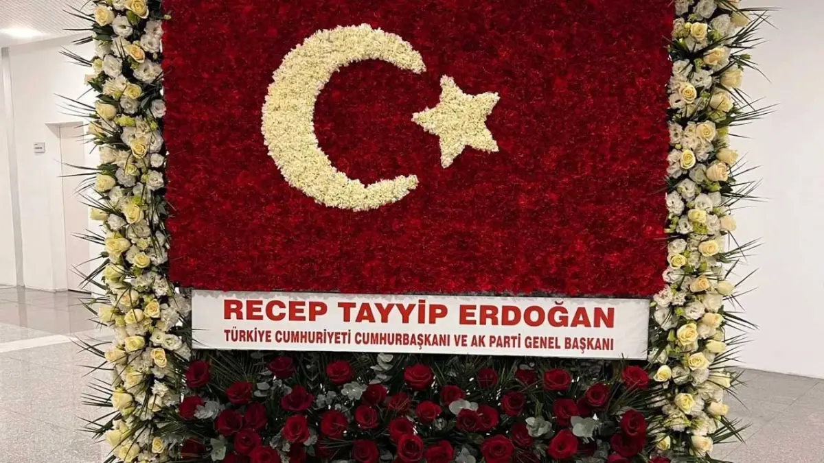 Cumhurbaşkanı Erdoğan’dan MHP’ye anlamlı hediye: 57. yıla özel 57 gül haberinin görseli