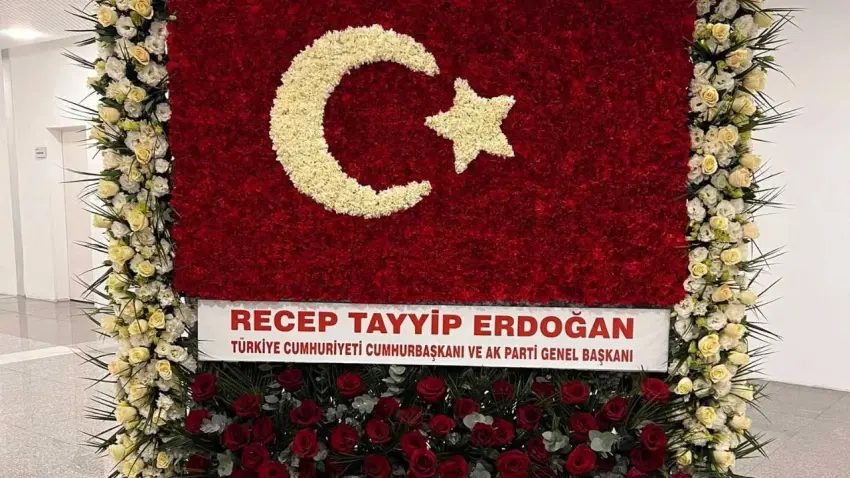 Cumhurbaşkanı Erdoğan’dan MHP’ye anlamlı hediye: 57. yıla özel 57 gül haberinin görseli