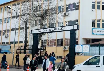 İlkokulda yangın paniği: Öğretmenler odası alevlere teslim oldu