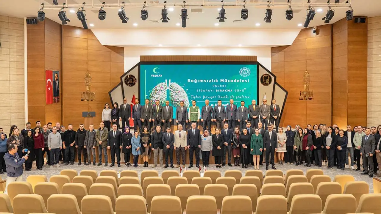 İzmir Adliyesi’nde baağımlılıkla mücadele semineri düzenlendi