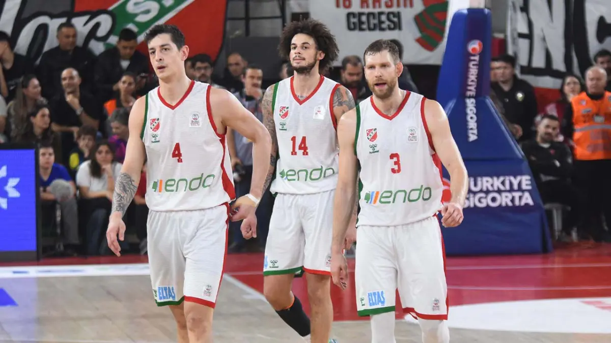 Karşıyaka düşme hattında ateşe düştü haberinin görseli