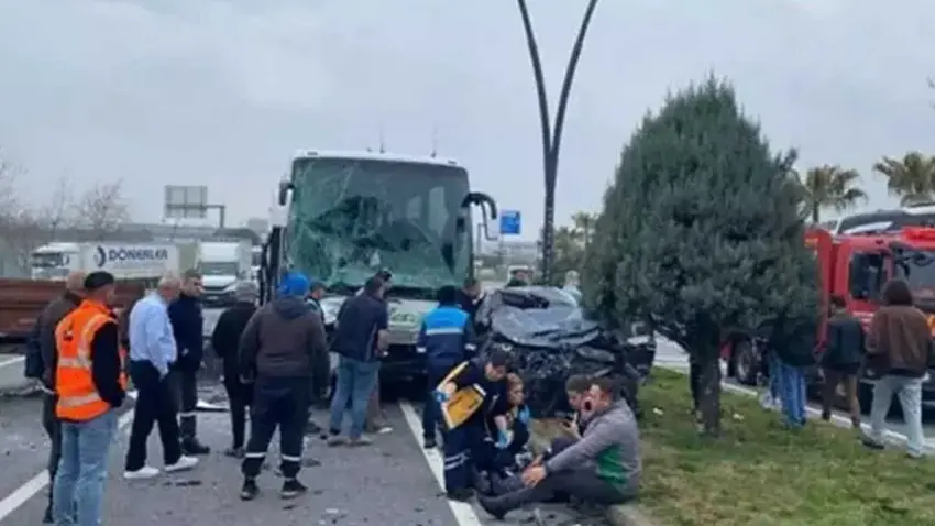 Manisa’da zincirleme kaza! Otobüs, otomobil ve traktör çarpıştı: 5 yaralı!