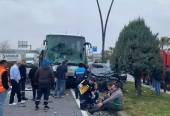 Manisa’da zincirleme kaza! Otobüs, otomobil ve traktör çarpıştı: 5 yaralı!