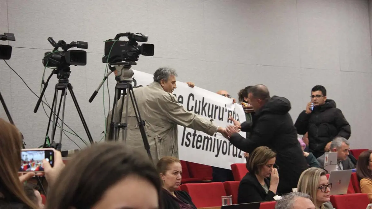 Meclis’te pankartlı Basmane Çukuru protestosu haberinin görseli