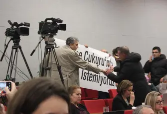 Meclis’te pankartlı Basmane Çukuru protestosu