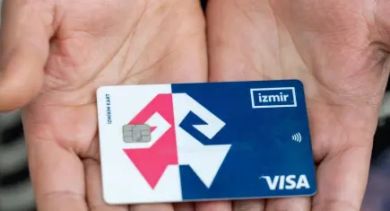 Anne Kart, ailelerin yanında