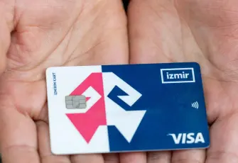 Anne Kart, ailelerin yanında