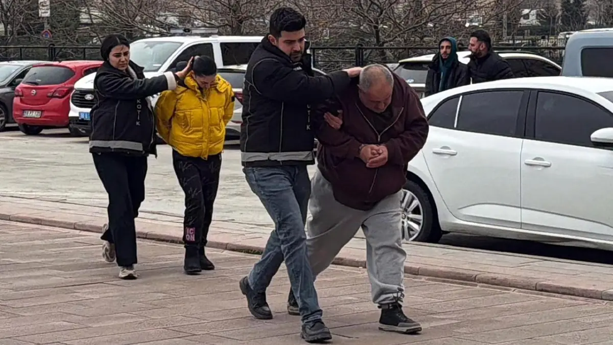 Bulgaristan plakalı otomobilde 24,5 kilo yasaklı madde ele geçirilmişti: 2 şüpheli tutuklandı  haberinin görseli