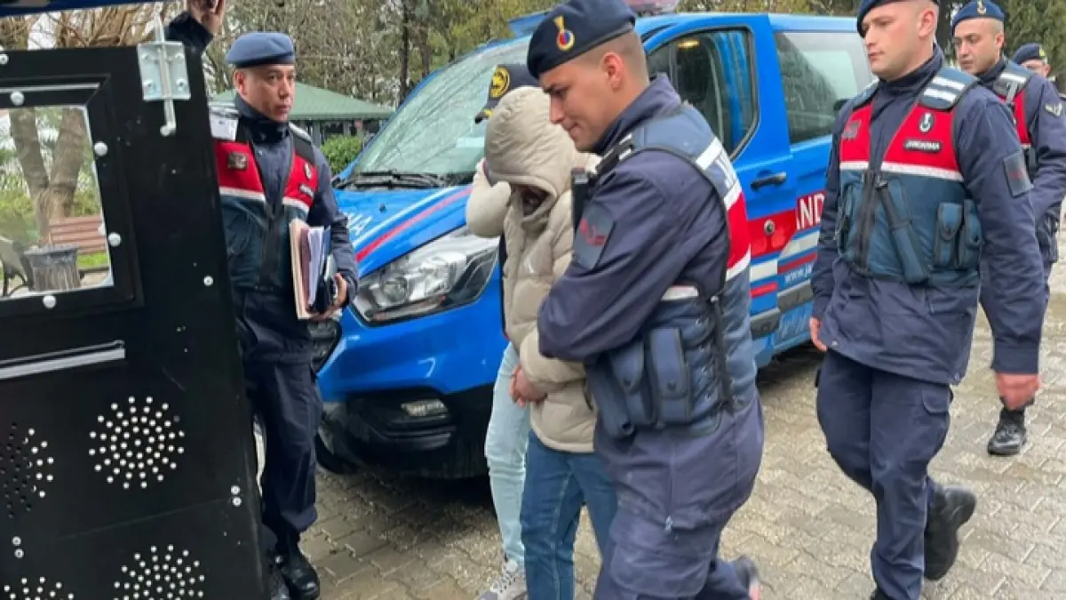 Günlerdir aranıyordu, yakandı: İzmir'de 2 kişinin öldüğü otomobilin sürücüsü adliyede haberinin görseli