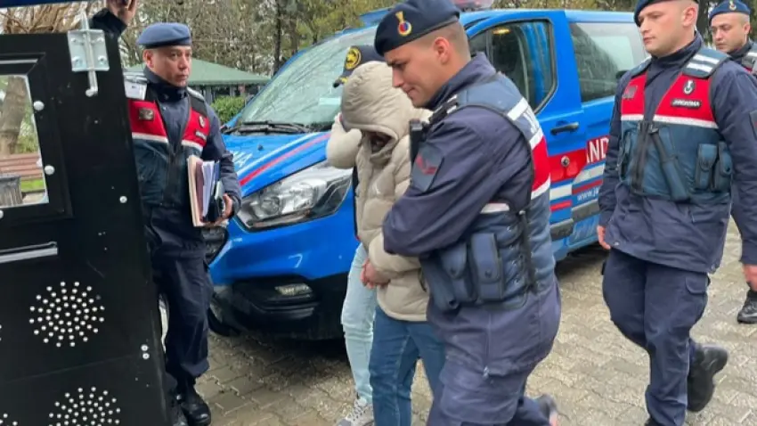 Günlerdir aranıyordu, yakandı: İzmir'de 2 kişinin öldüğü otomobilin sürücüsü adliyede