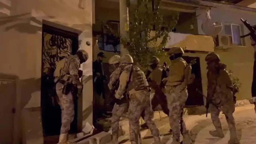 İzmir’de FETÖ operasyonu: 12 şüpheli gözaltına alındı haberinin görseli