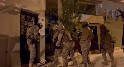 İzmir’de FETÖ operasyonu: 12 şüpheli gözaltına alındı