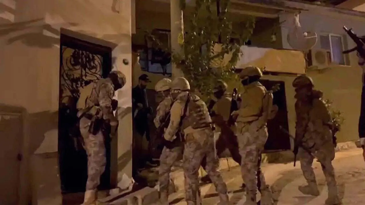 İzmir’de FETÖ operasyonu: 12 şüpheli gözaltına alındı