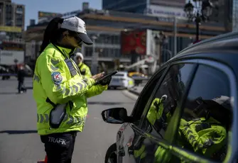 İzmir’de makas atan sürücüye ceza: Ehliyetine el konuldu
