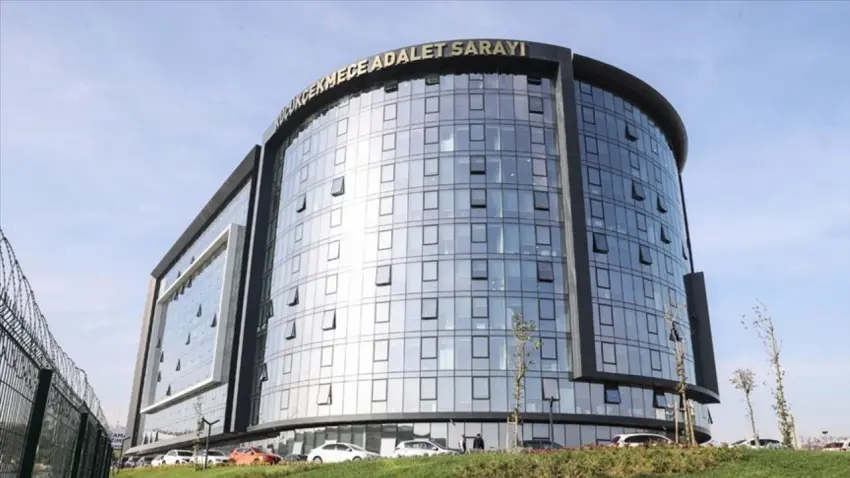 Küçükçekmece Adliyesi’nde hakime saldırı girişimi: Avukat adli kontrolle serbest haberinin görseli