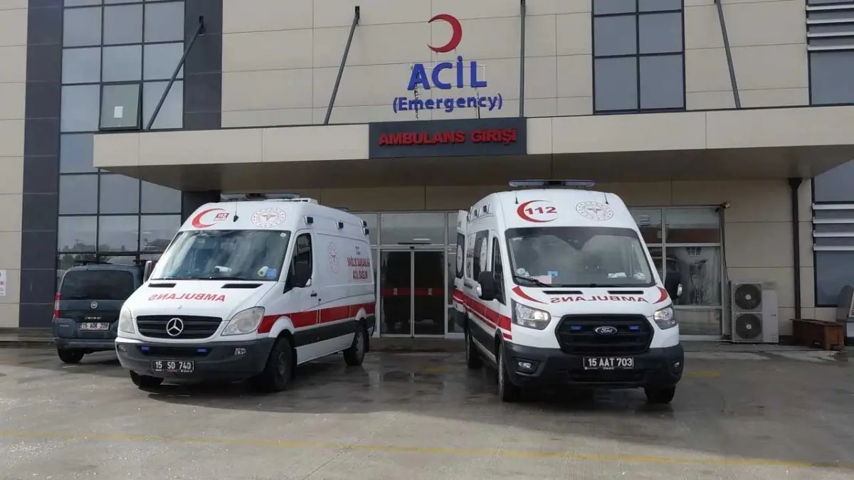 Mermer fabrikasında büyük kaza: Blok devrildi, 5 işçi yaralandı haberinin görseli