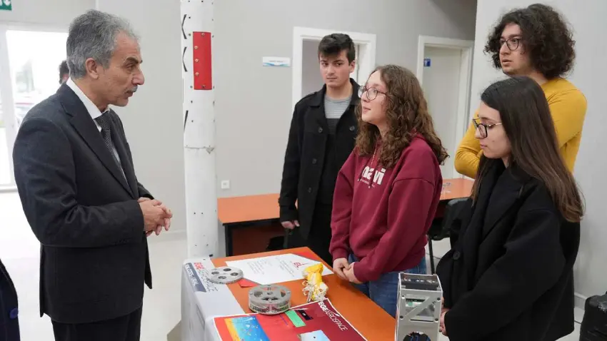 rektör ve öğrenciler