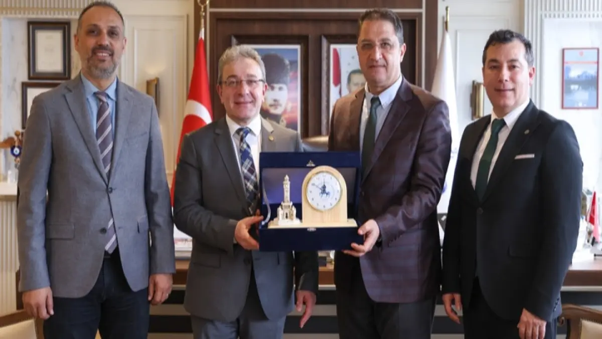 Basın İlan Kurumu İzmir Bölge Müdürü Başeğmez’den DEÜ Rektörü Yılmaz’a ziyaret haberinin görseli