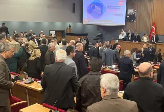 Büyükşehir Meclisi’nde Akın Gürlek tartışması: Meclis tatil edildi