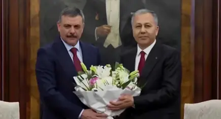 İçişleri'nde devir teslim: Ali Yerlikaya "Ben artık özgürlüğe gidiyorum" diyerek veda etti