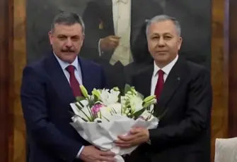 İçişleri'nde devir teslim: Ali Yerlikaya "Ben artık özgürlüğe gidiyorum" diyerek veda etti