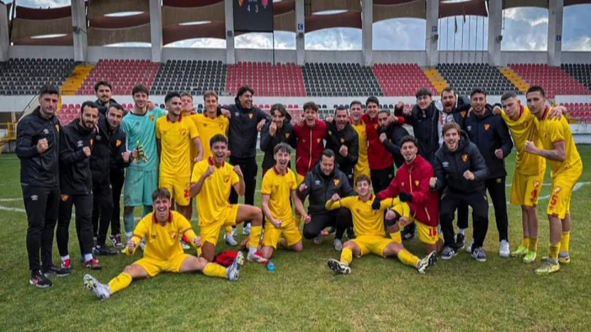 İzmir futbolunda hareketli hafta haberinin görseli