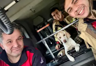 Torbalı’da selde mahsur kalan köpeği itfaiye kurtardı