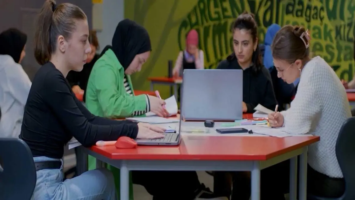 Türkiye’de kadın öğrenci oranı tarihi zirvede! haberinin görseli